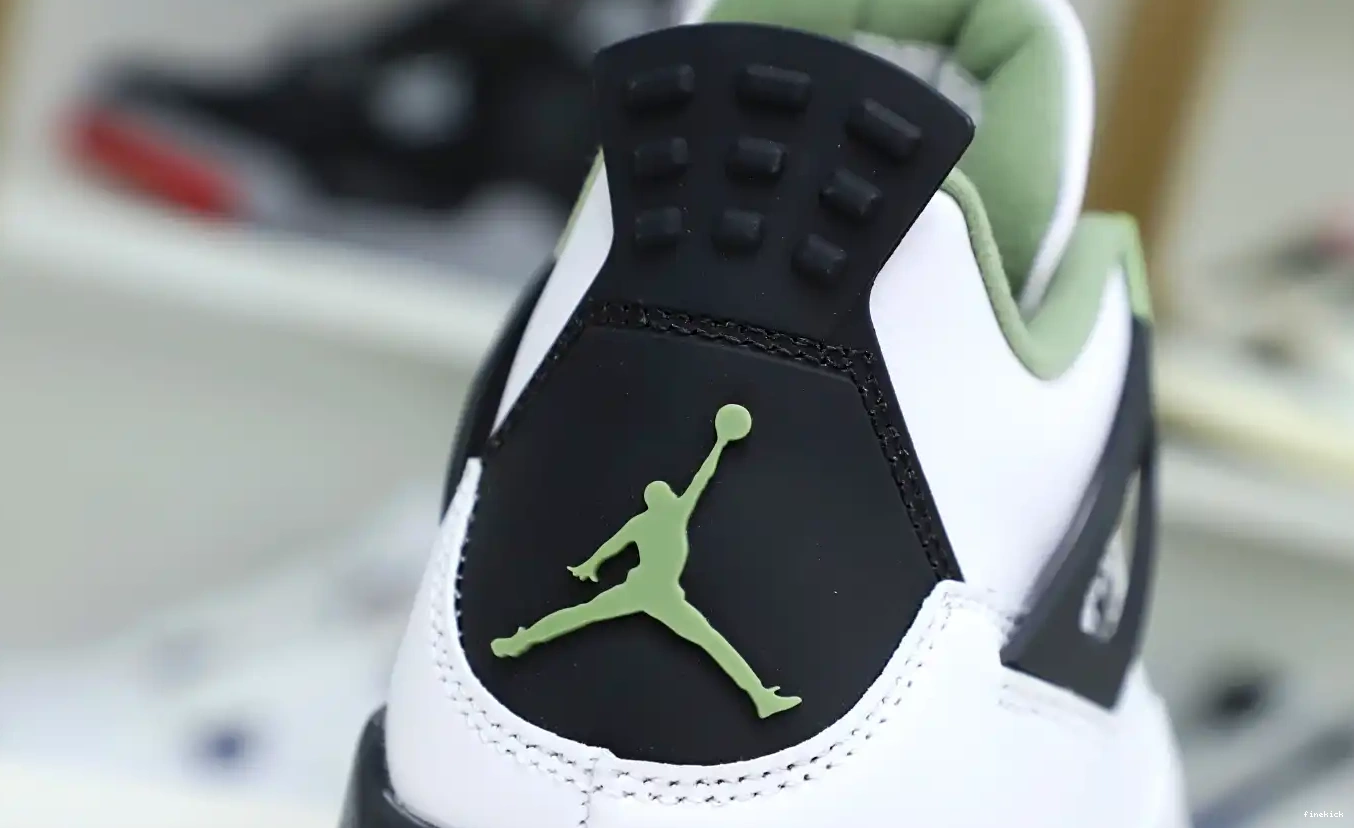 4 JORDAN AIR 